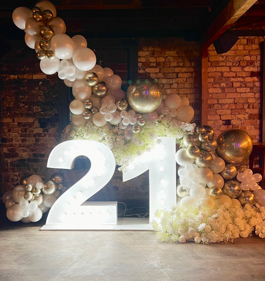 21 Light-Up Numbers and Balloon Garland/Floral Display