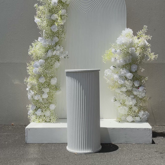 White floral and ripple backdrop arrangement