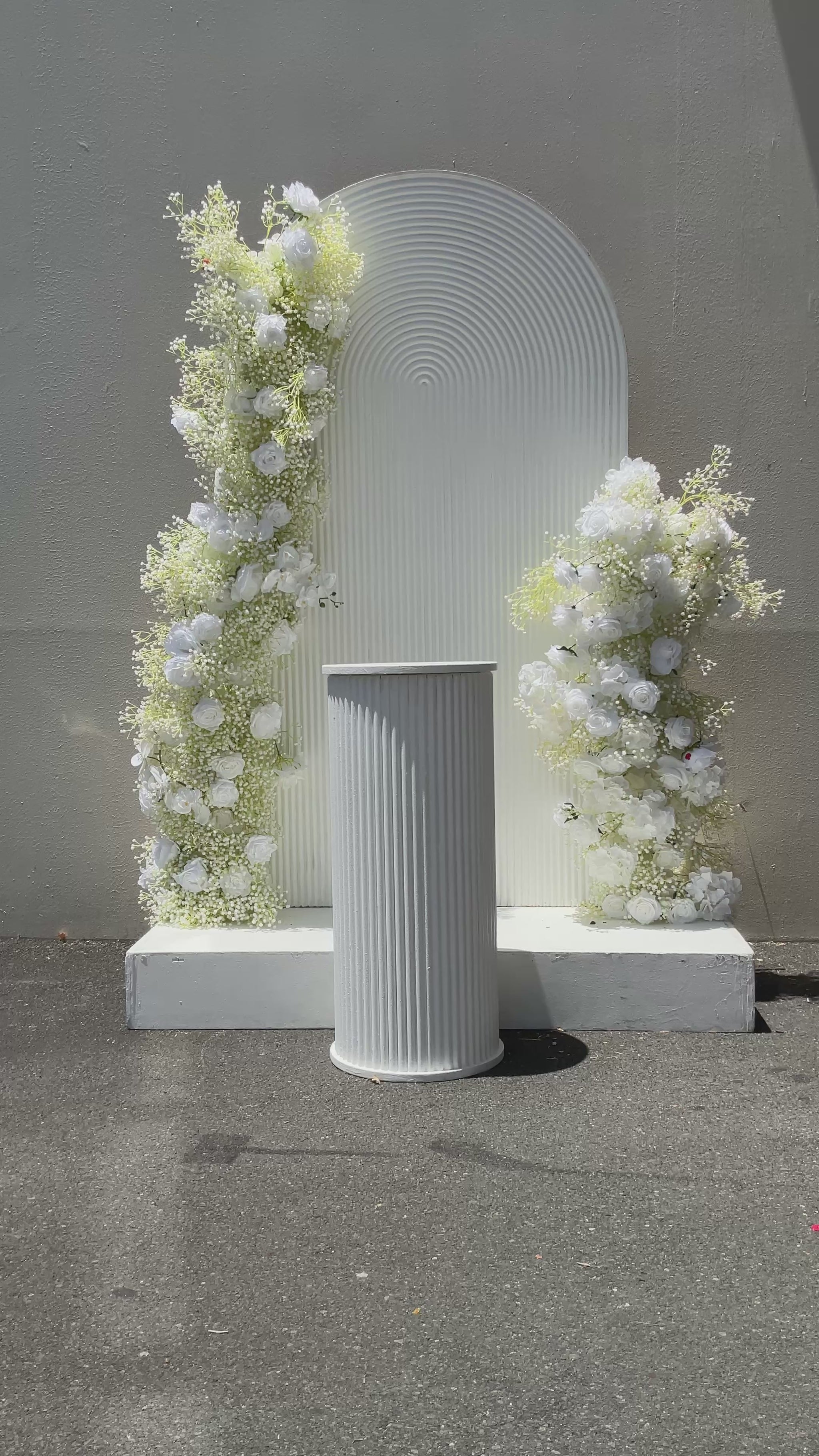 White floral and ripple backdrop arrangement